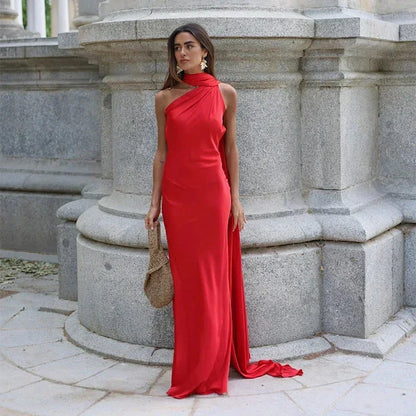 Ottavia | Drapované saténové večerní maxi šaty s jedním ramenem a pelerínou
